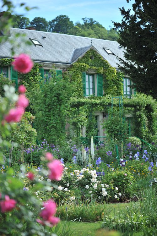 A view of the front of Monet's house in Giverny © Franck Schmitt