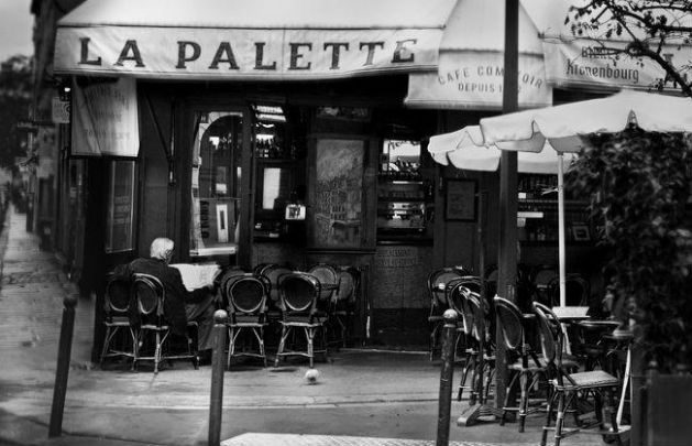 exterior of la palette classic cafés in paris mfch magazine