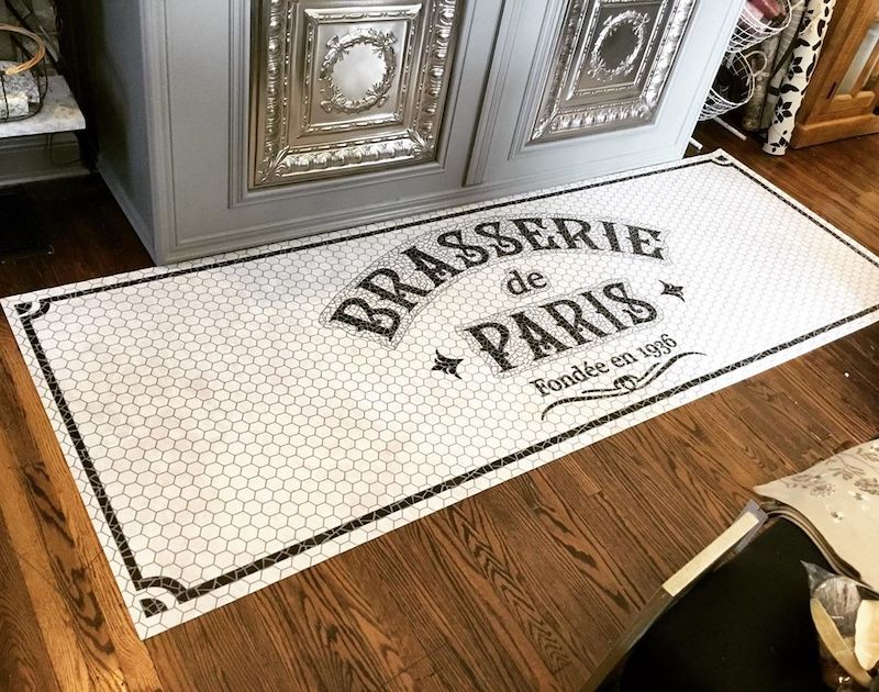 a vinyl floor mat with brasserie de paris on it
