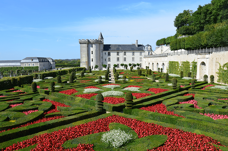 The Château de Villandry and its colorful gardens ©