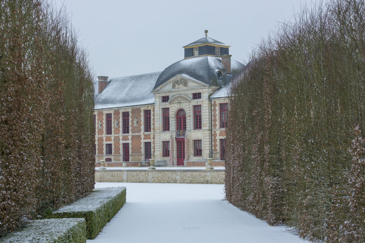 champ du bataille hiver © eric sander a chateau in the snow