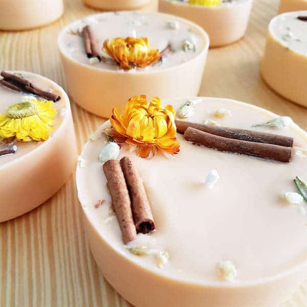 floral candles with cinnamon