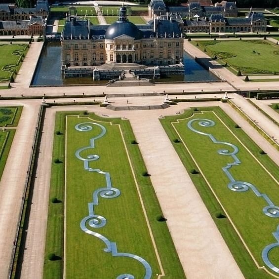 chateau and gardens
