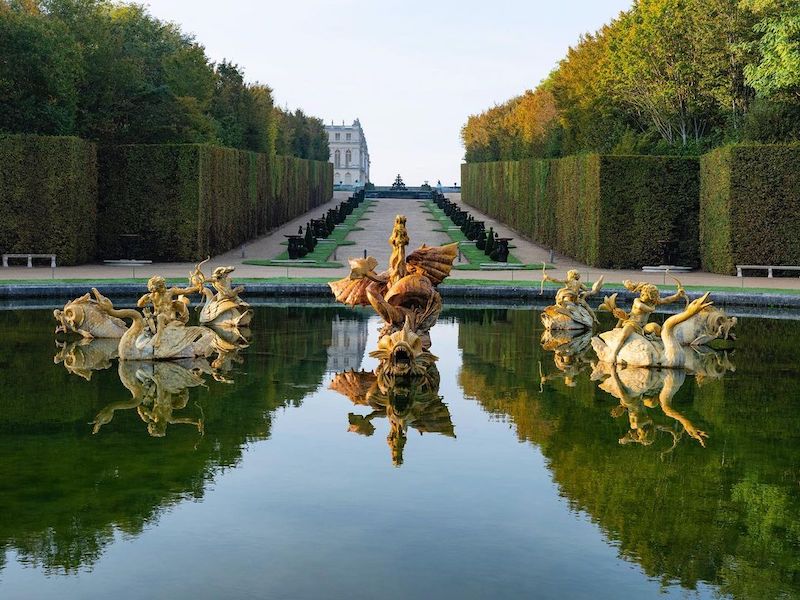 versailles garden with sculpture