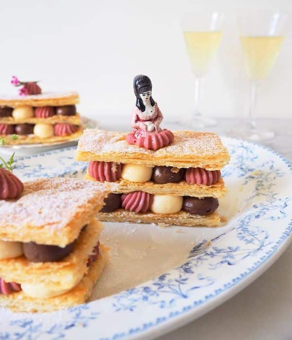 millefeuille with figurines
