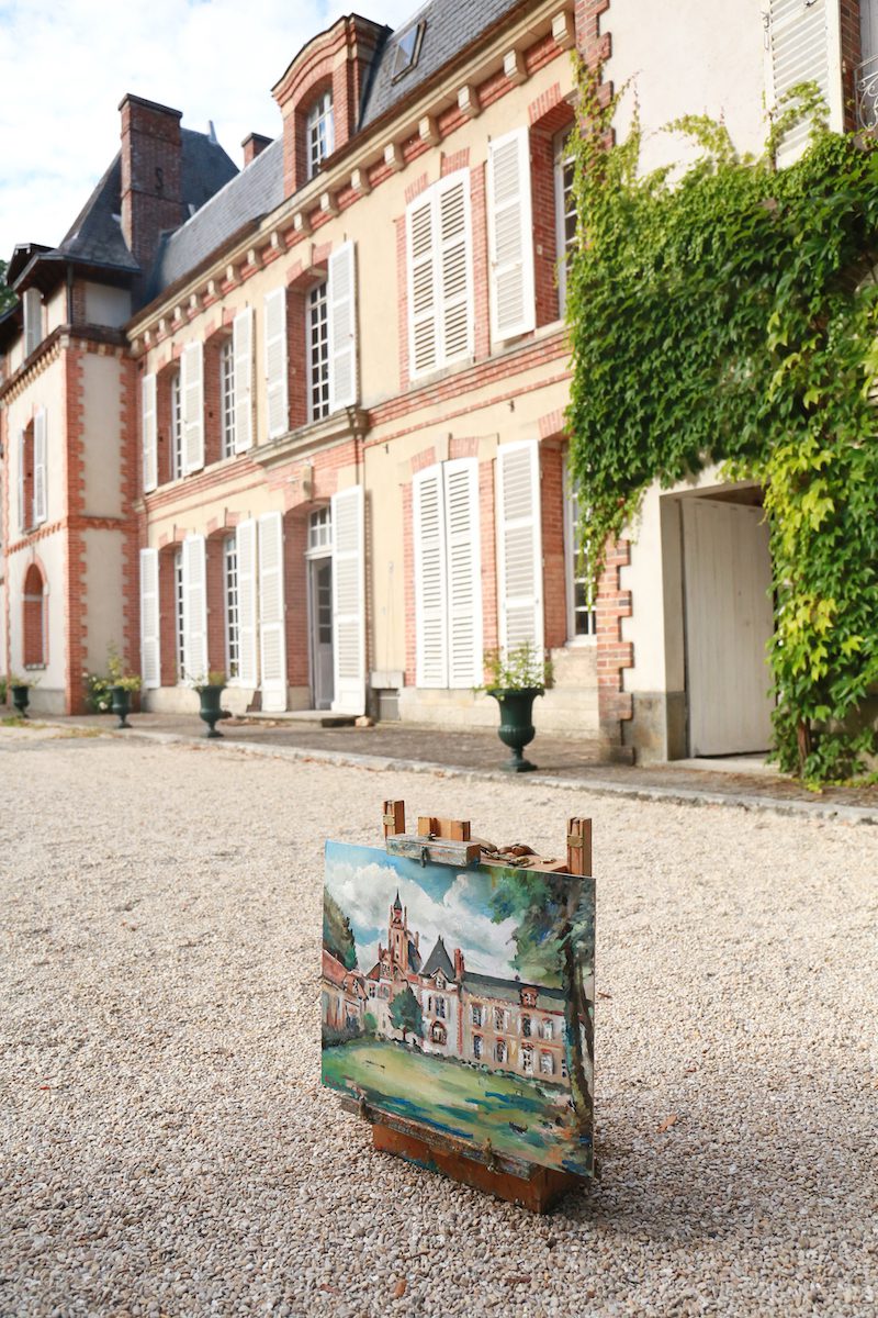 painting outside chateau