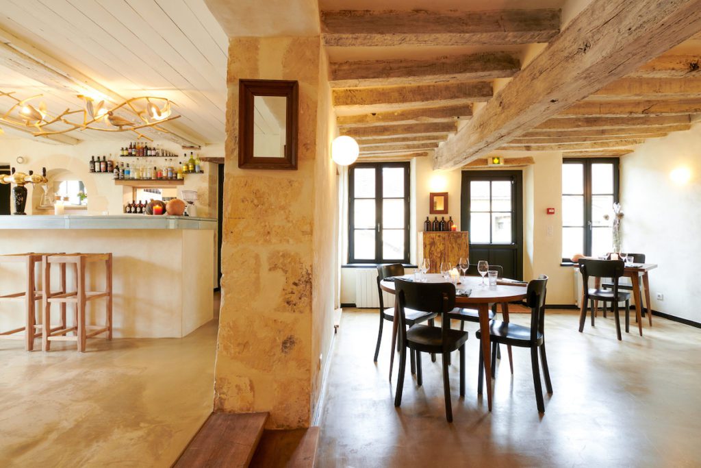 restaurant dining room