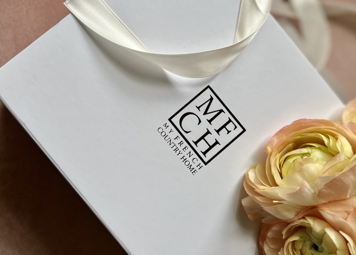 MFCH Box box with rose