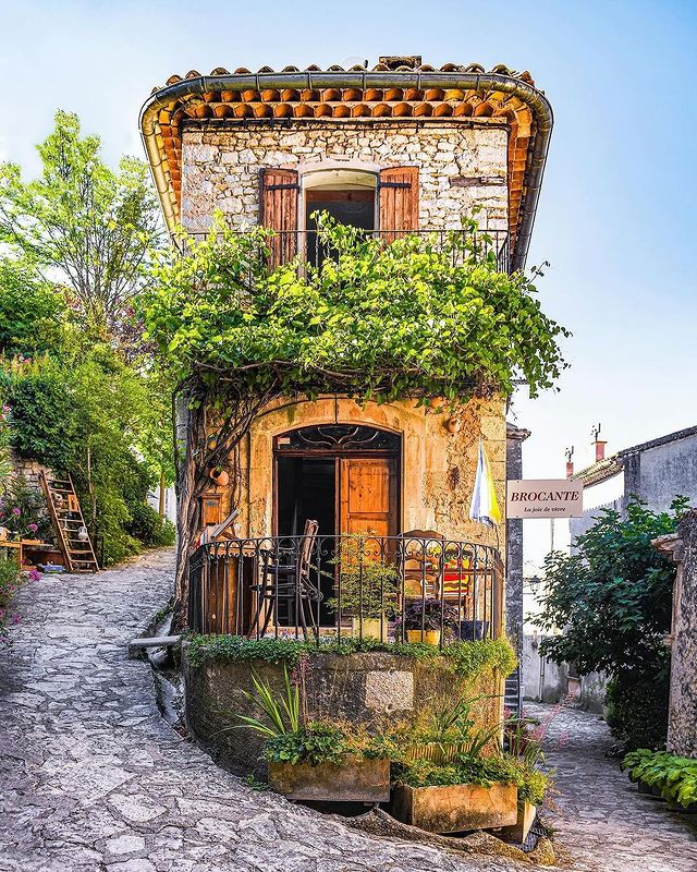 streets and building provence photography