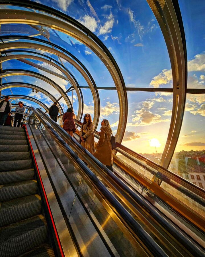 Glass escalator Centre Pompidou