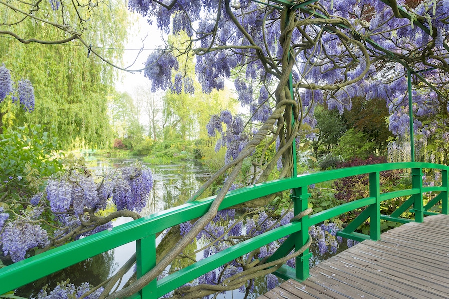 claude monet gardens giverny day trip from paris