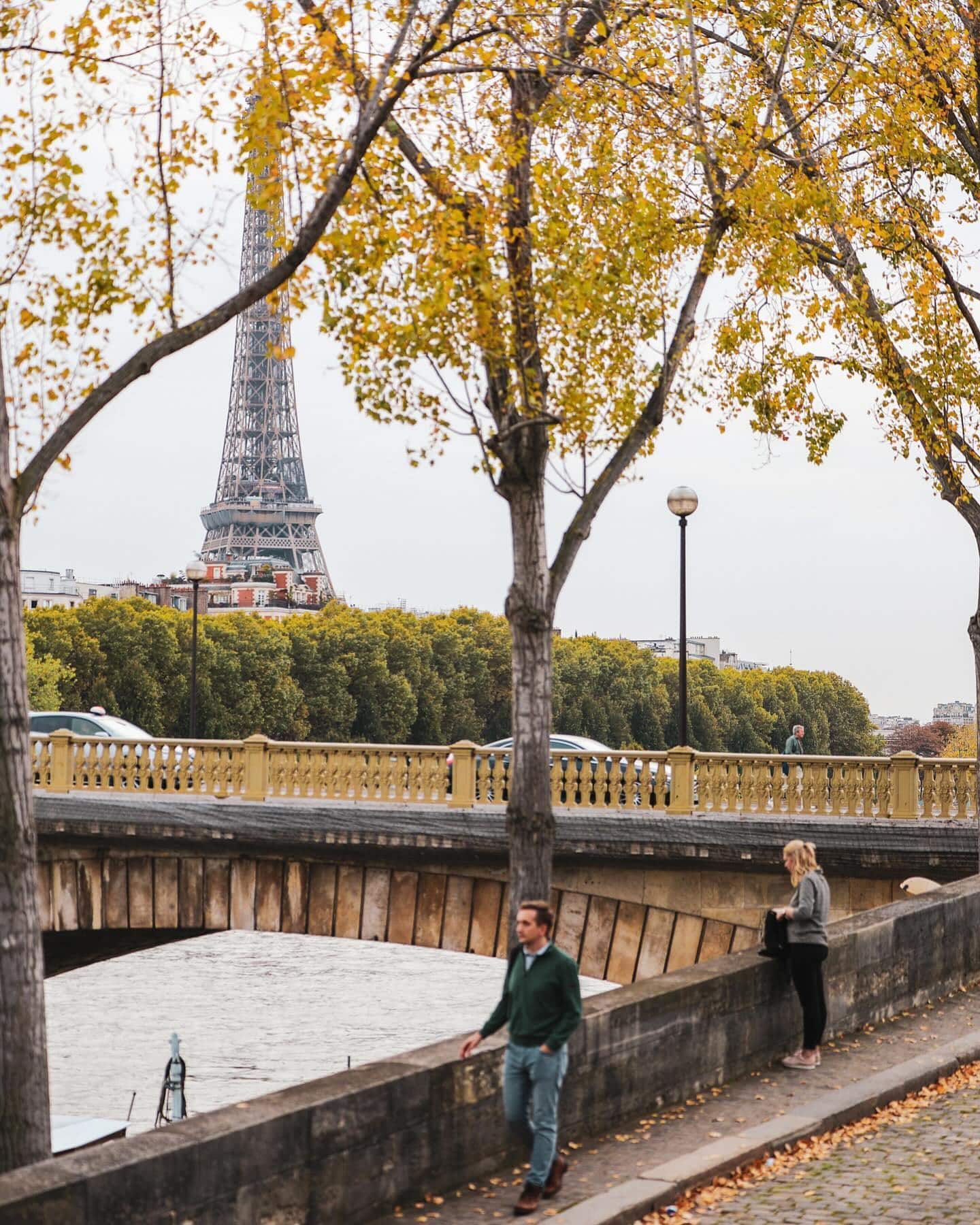 fall in paris eiffel tower