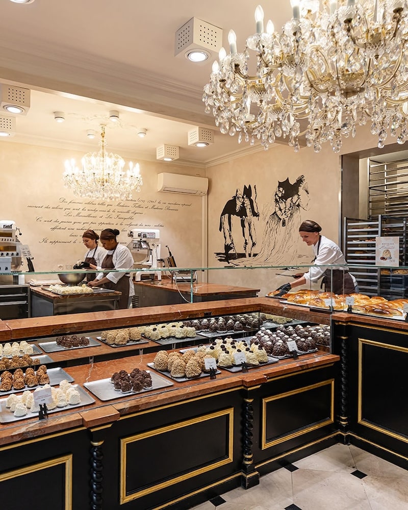 best sweet treats in Paris aux merveilleux de fred