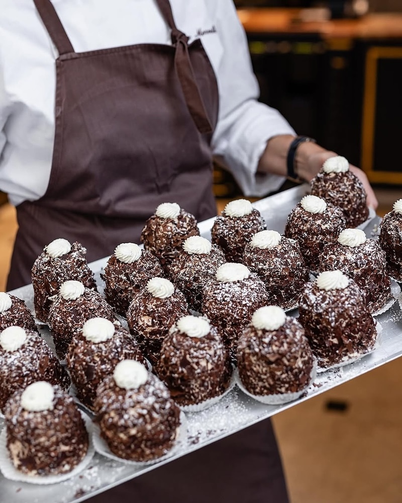 best sweet treats in Paris aux merveilleux de fred