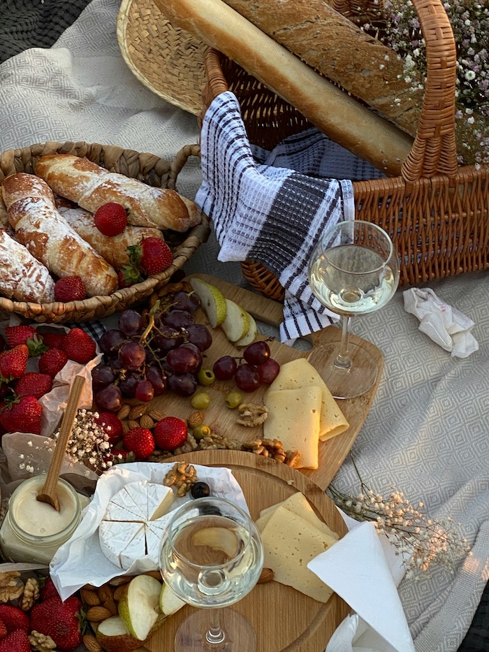 French Valentine's Day gift picnic