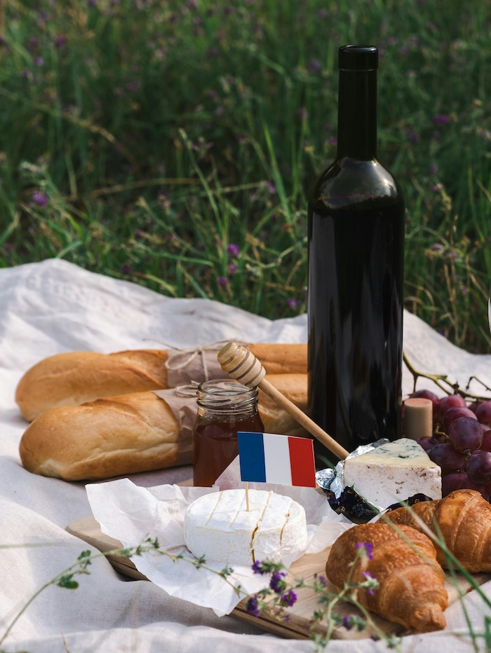 French Valentine's Day gift picnic