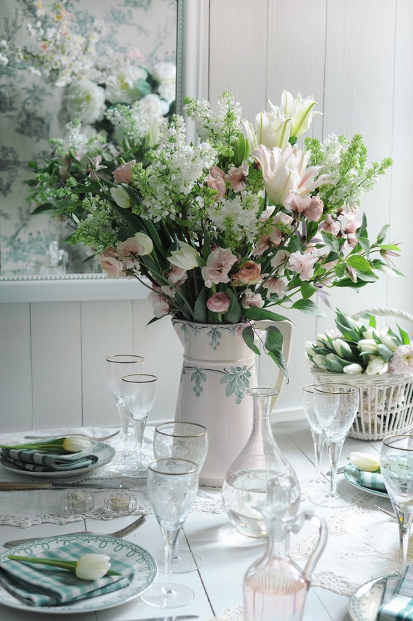 spring table setting with flowers