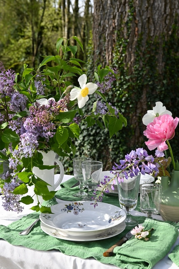 easter table setting