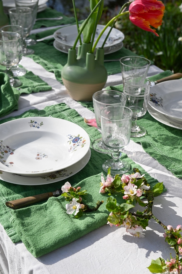 easter spring table setting