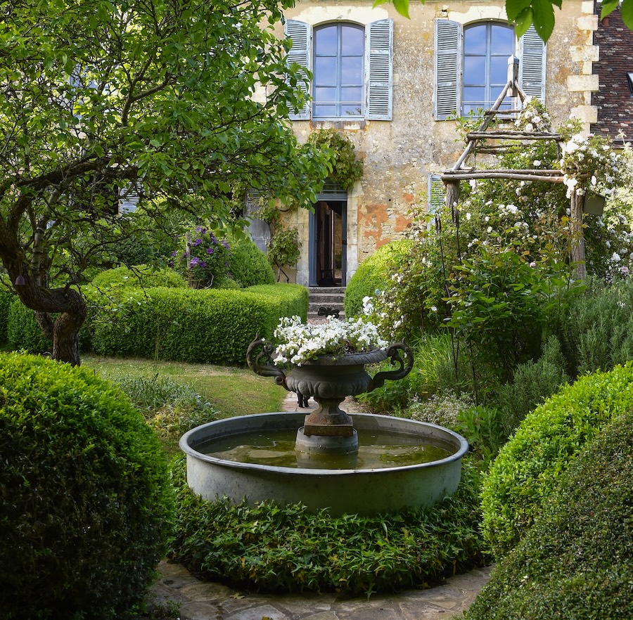 french garden design water element