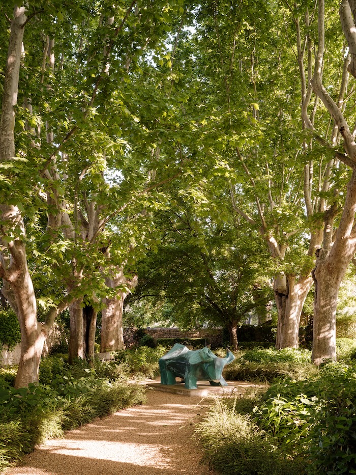 the grounds of le mas de chabran