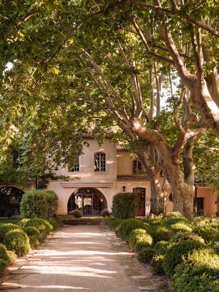 walkway to mas de chabran