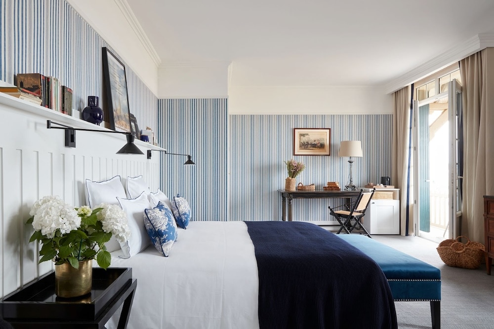 hotel flaubert trouville hotel room