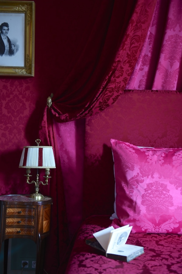 French grandeur: silk bedding