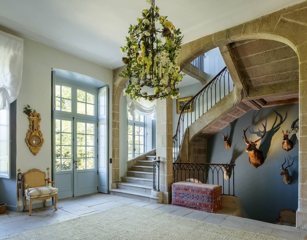 chateau interior structure