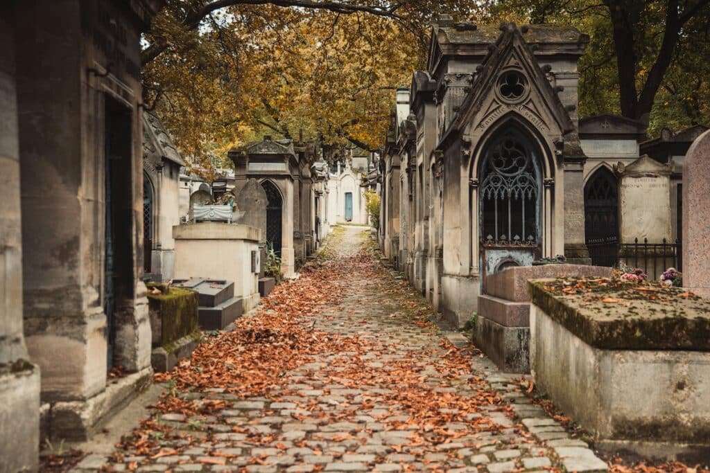 pere lachaise cemetery in autumn